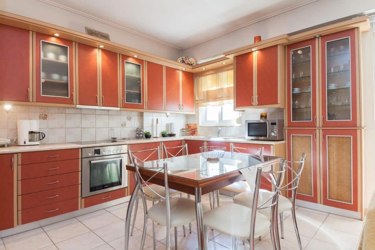 Scenic Balcony Apt In Vibrant Petralona Атина Екстериор снимка