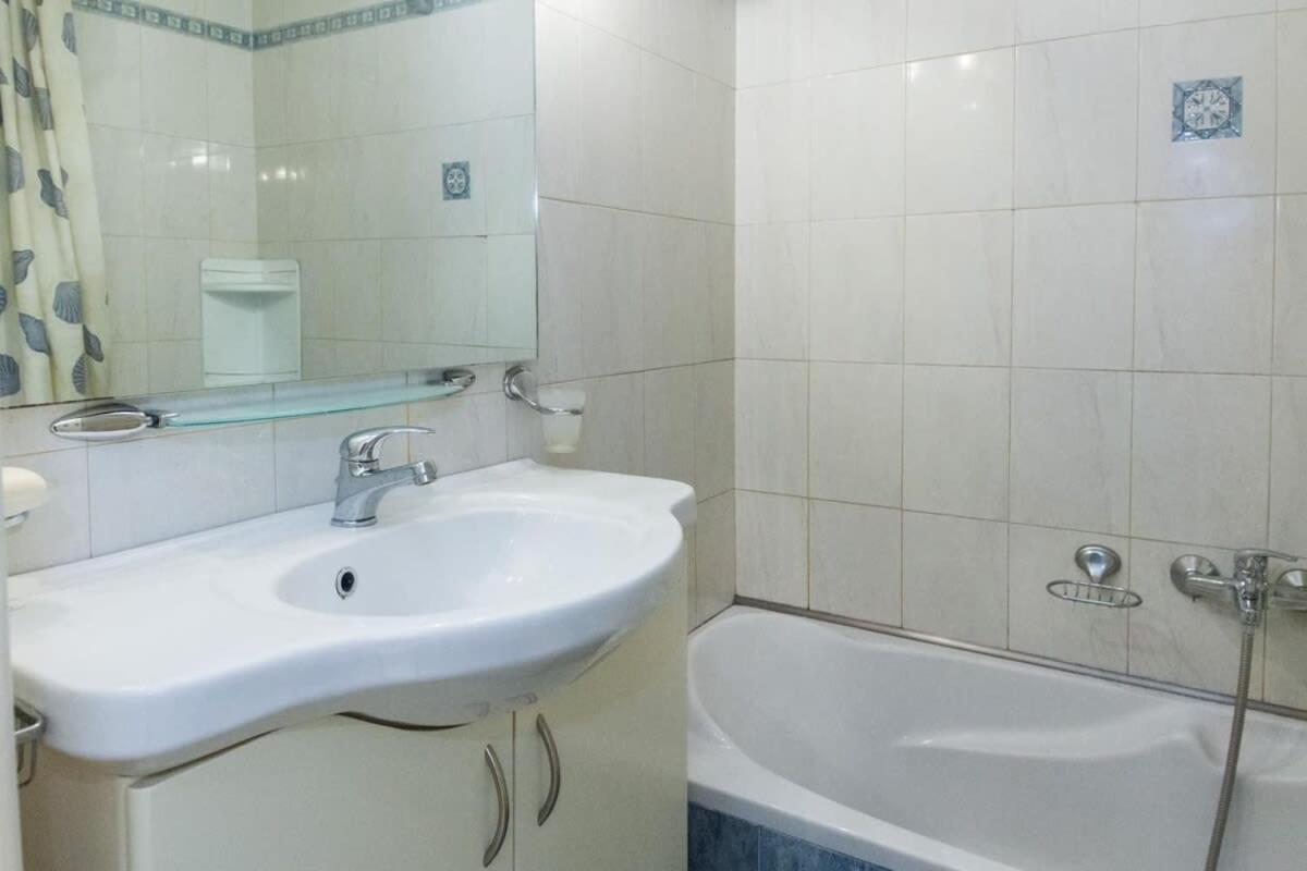 Scenic Balcony Apt In Vibrant Petralona Атина Екстериор снимка