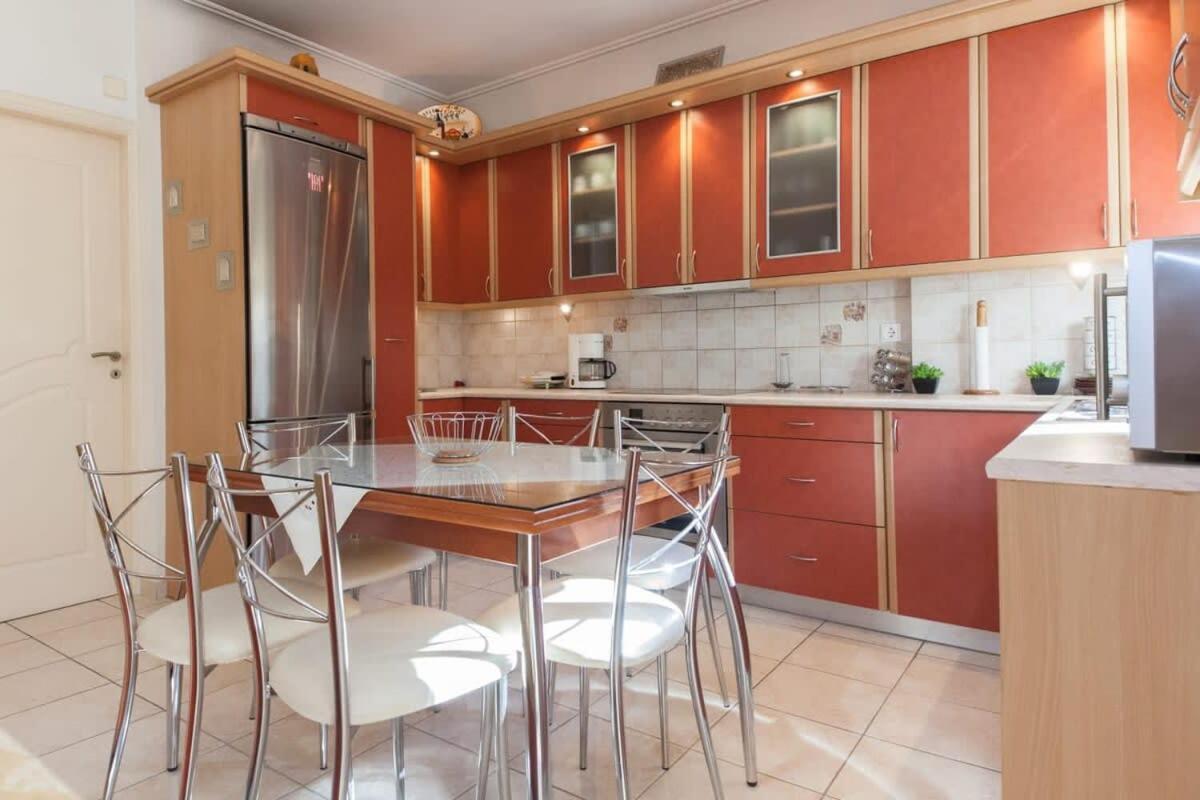 Scenic Balcony Apt In Vibrant Petralona Атина Екстериор снимка