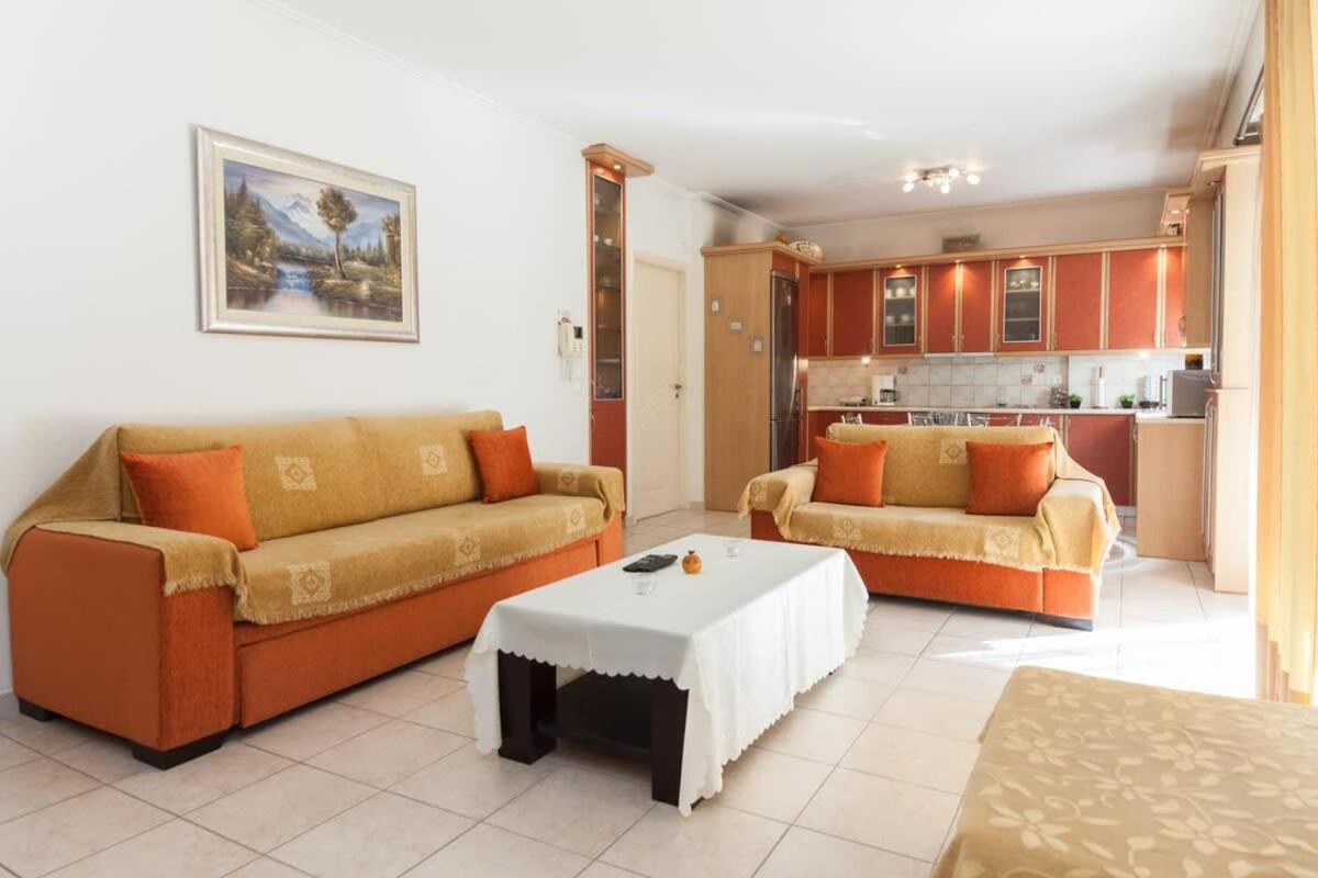 Scenic Balcony Apt In Vibrant Petralona Атина Екстериор снимка