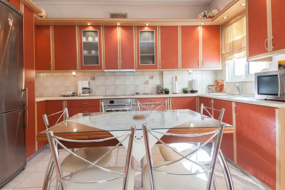 Scenic Balcony Apt In Vibrant Petralona Атина Екстериор снимка