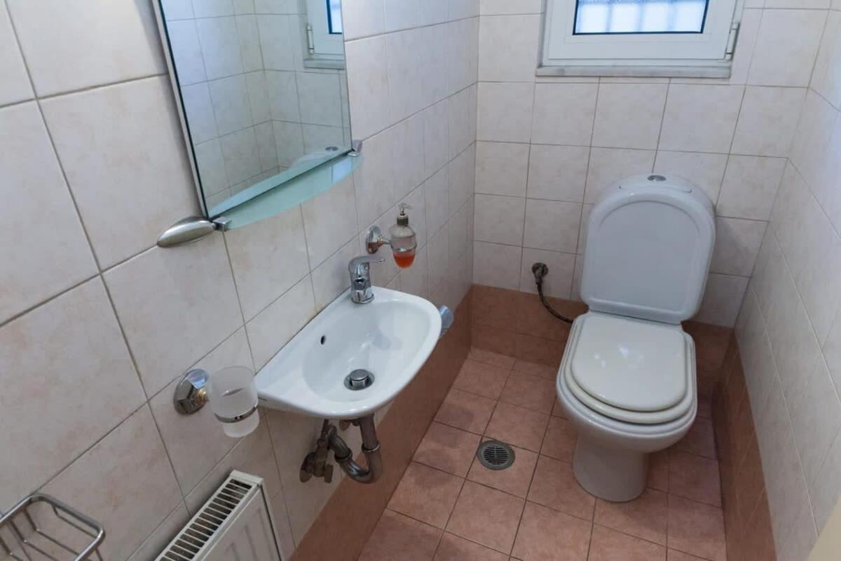 Scenic Balcony Apt In Vibrant Petralona Атина Екстериор снимка